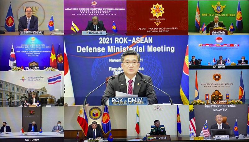 MINISTER OF DEFENCE II CO-CHAIRS ASEAN-REPUBLIC OF KOREA DEFENCE MINISTERS’ INFORMAL MEETING